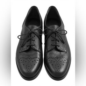 Stuart Weitzman Womans Black Oxfords Wing Tip lace up Sz 7.5 eclectic, grandpa